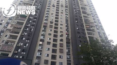 福州上海新苑一女子从29层坠楼身亡，楼底空调外机被砸到变形_坠楼者