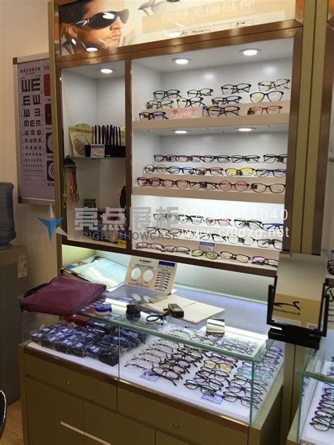 高级的眼镜展柜陈列设计可以激发客户的购买欲_纤尘0429-站酷ZCOOL