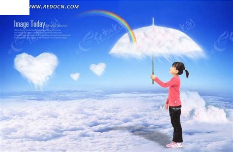 蓝天白云之间的心形云朵与一个小女孩拿着一把云组成的伞psd素材免费下载_红动中国