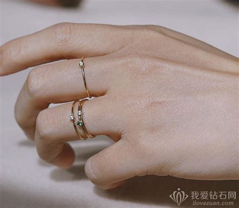 右手无名指戴戒指代表什么？女生右手无名指戴戒指的意义 – 我爱钻石网官网