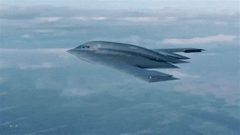 “空中幽灵”B-2轰炸机至今仍未被超越，究竟有哪些黑科技！|黑科技|轰炸机|幽灵_新浪新闻