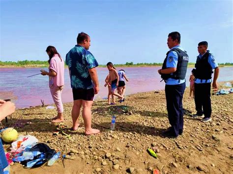 危险！十余人在叶尔羌河“野泳”，民警及时劝阻 -天山网 - 新疆新闻门户