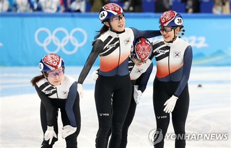 : Beijing :Silver medalists (from L) Choi Min-jeong, Kim A-lang, Lee Yu ...