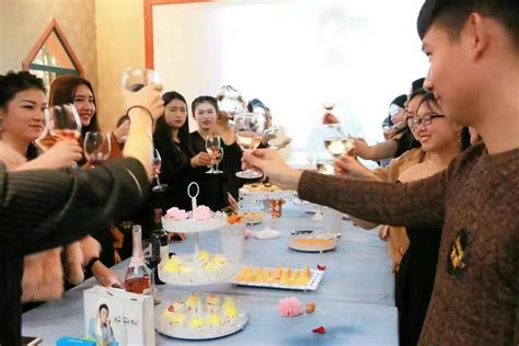上海100人聚会场地|在深圳，这个桌游玩家自发办了一场100人+的桌游聚会-丫空间