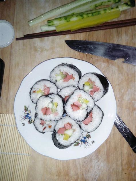自制寿司的做法_【图解】自制寿司怎么做如何做好吃_自制寿司家常做法大全_卡母昂贝比_豆果美食