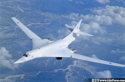 世界最大轰炸机俄军图-160多机联合画面罕见曝光|巡航导弹|马赫|导弹_新浪新闻