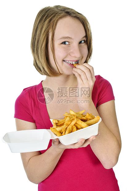 带薯条的少女小吃筹码营养女孩白色学校学生食物女孩们微笑高清图片下载-正版图片320237432-摄图网