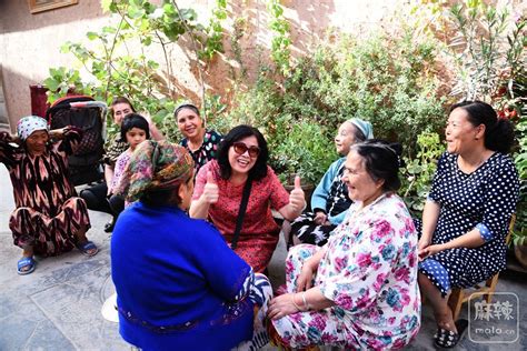 新疆喀什古城内居民快乐幸福生活随拍-麻辣摄影-麻辣社区