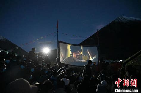 西藏雪山下的绿草地电影院 | 信丰县信息公开