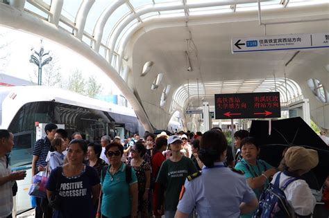四川宜宾：全球首条智能轨道快运系统运营线开通-人民图片网