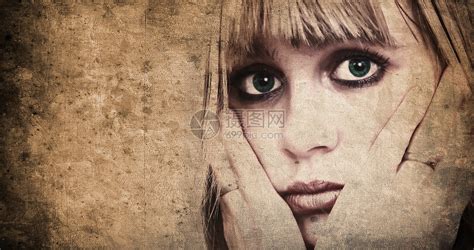 悲伤的妇女学生青少年压力女士眼睛女孩孤独寂寞头发疼痛高清图片下载-正版图片321033047-摄图网