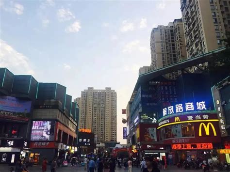 宜昌吾悦广场举办开业倒计时100天暨星光品牌发布会-三峡新闻网