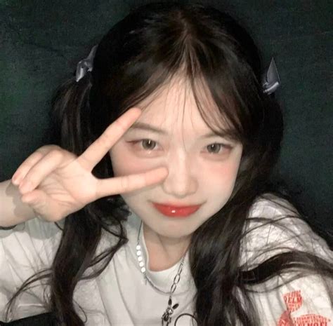 甜美女生头像比耶图片