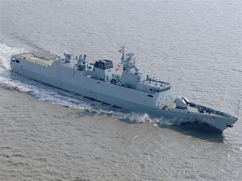 令人唏嘘，中俄海军两艘“俄式神盾”同门兄弟舰同框_凤凰网