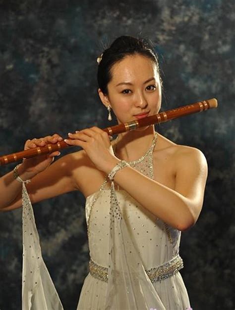 中国著名笛子演奏美女有哪些_笛子音悦