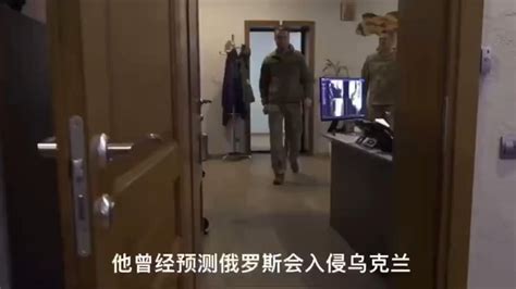 在乌中国留学生实拍乌克兰现状：乌克兰军队当街给民众发武器(含视频)_手机新浪网