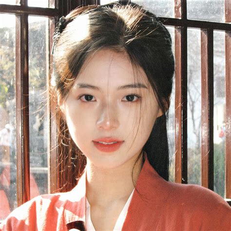 甜美女生围脖头像图片