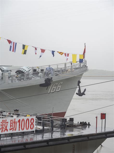 中国海军退役“珠海舰”驶过三峡_凤凰网