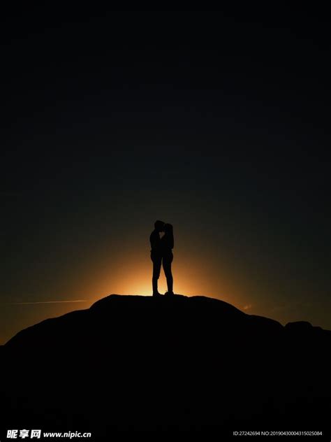 夕阳晚霞下的情侣高清图片下载-正版图片500739989-摄图网