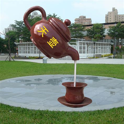 天壶流水雕塑 悬空茶壶