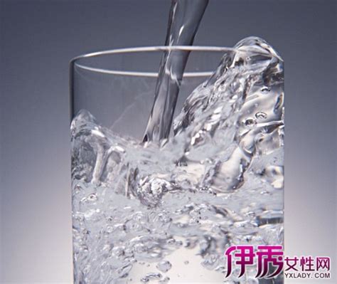 【晚上喝水多有什么危害】【图】晚上喝水多有什么危害？ 喝水对人体的11个作用(3)_伊秀健康|yxlady.com