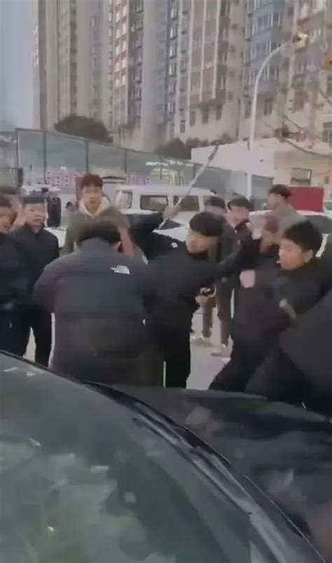 多人街头持械斗殴，河南安阳警方通报：13人已到案，其中11人不满16岁