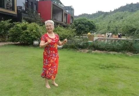73岁中国最美奶奶健身抗癌：人生下半场，拼的是健康|抗癌|健身|年纪_新浪新闻