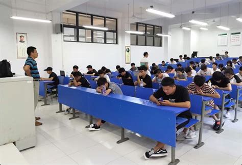 6月6日下午高考验考场 长春市4万余考生凭“两证”进入考点-中国吉林网