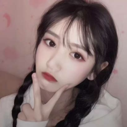 甜美女生头像嘟嘴熊猫