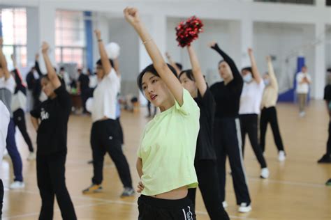 第六届校园啦啦操大赛举办-西京新闻网