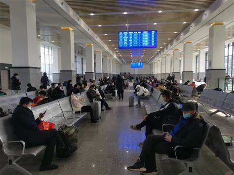 汉中火车站帮助甘肃陇南一批学生顺利出发去南京 - 西部网（陕西新闻网）