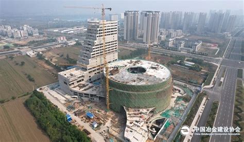中国十七冶平顶山市科技馆项目全面封顶