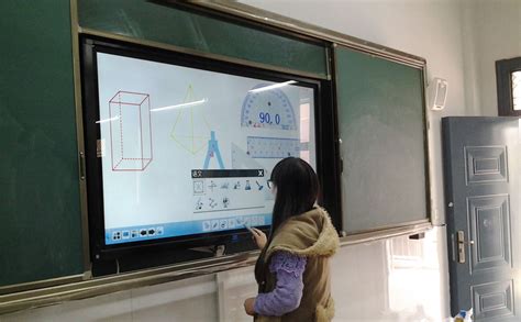 75寸推拉黑板多媒体教学一体机，学校多媒体推拉黑板效果图-速优云SuuCloud