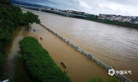 福建龙岩：暴雨致河水猛涨 绿道受淹-新闻频道-和讯网