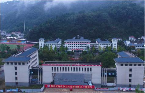 我校“关爱考生中学行”素质拓展活动在五峰民族高级中学举行-长江大学新闻网