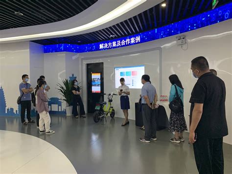 中国移动郑州分公司与建筑环境工程学院开展“走近5G” 主题交流互访活动