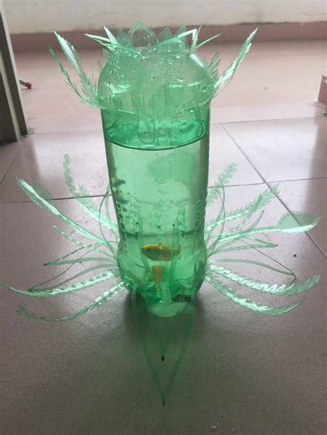 用大号可乐瓶改造而成的艺术环保花瓶DIY作品╭★肉丁网