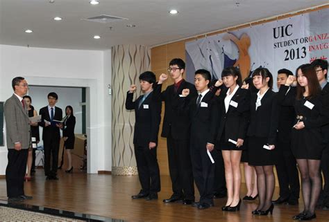 一百多名学生社团干事宣誓就职-北京师范大学-香港浸会大学联合国际学院