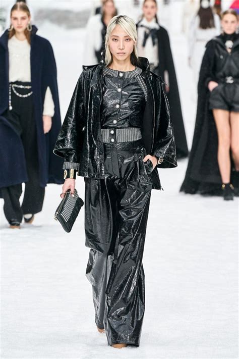 香奈儿 Chanel 2019/20秋冬高级成衣秀 - Paris Fall 2019-天天时装-口袋里的时尚指南