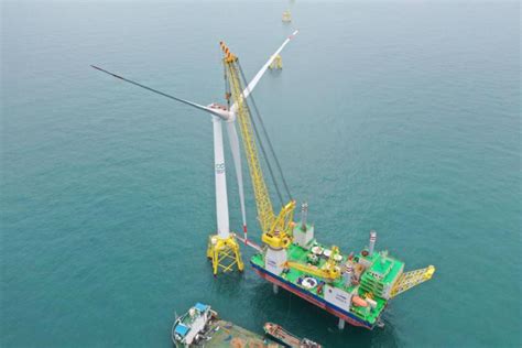 中节能阳江海上风电项目首台风机吊装成功 – 每日风电