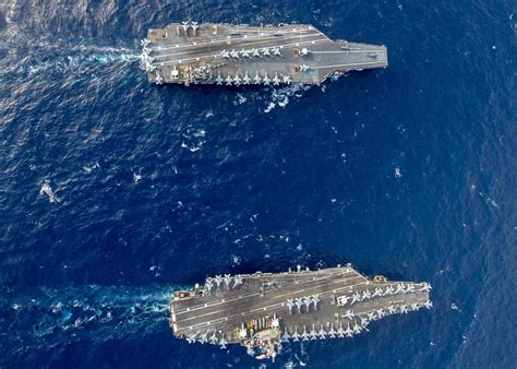 美国海军新旧两型航母首次合练 同角度对比差别一目了然_凤凰网