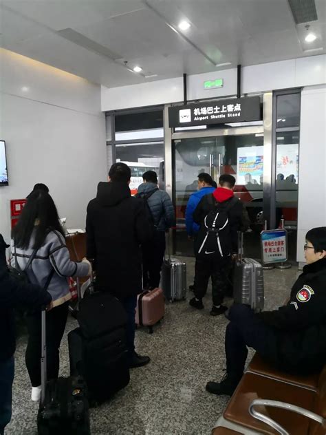 余姚网友直播记录从余姚至杭州萧山机场全过程，快来围观