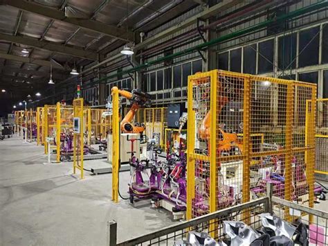 重庆精密机械制造有限公司（长安CD569后防撞梁）弧焊机器人工作站 - 重庆格一机械制造有限公司