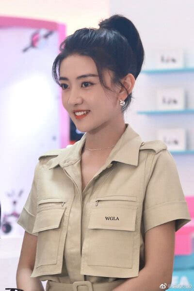 梁雅图片