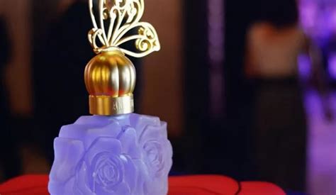关于使用香水的礼仪常识 喷香水要注意的礼仪