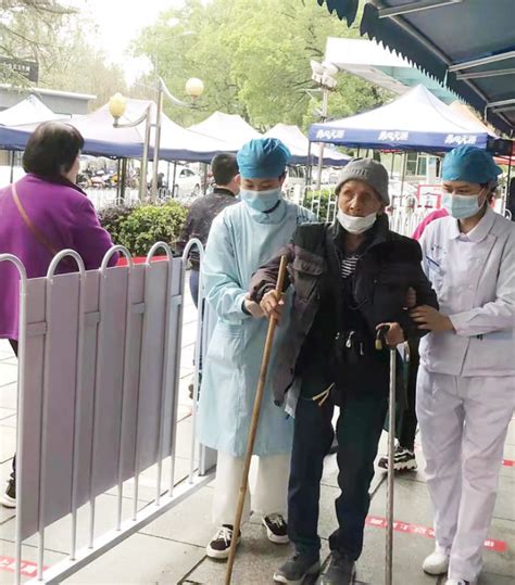 “今天见到真人了！”武汉青年出差路过南通特意去了一趟医院来谢恩_荔枝网新闻