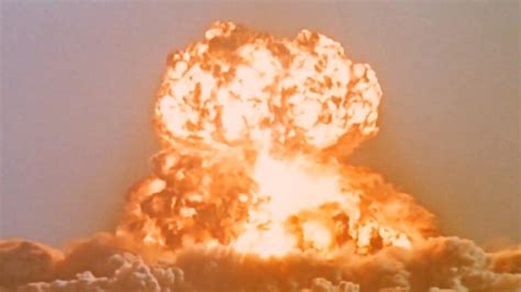 1965年5月14日中国空投原子弹试爆成功 - 历史上的今天