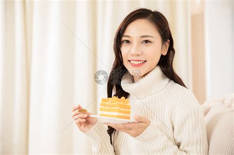 甜美女生头像吃蛋糕图片