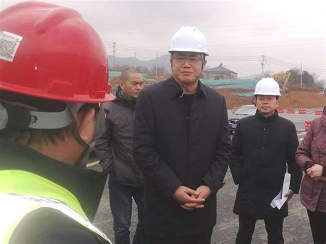 县城投集团华宇监理公司开展建筑工地周边环境整治行动
