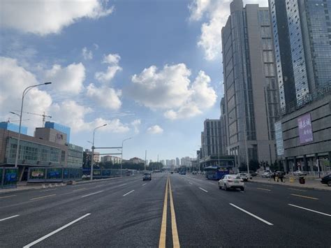 青岛西海岸新区长江中路路面改造工程完工通车-中华网山东
